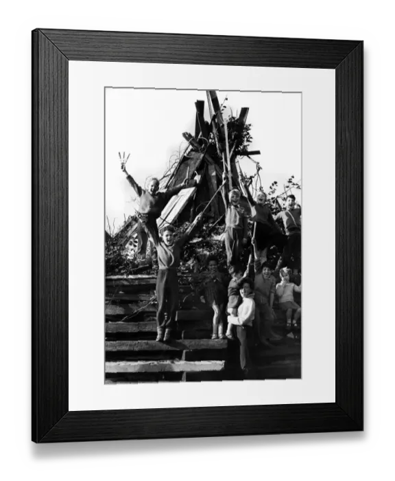 Framed Print : Children prepare bonfire ahead of evening celebrations, 5th November 1962