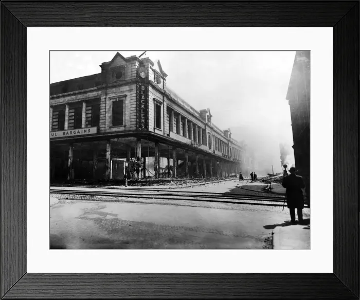 Framed Print : Bomb damage in Liverpool during the Second World War. Blacklers department store Framed Print : Bomb damage in Liverpool during the Second World War. Blacklers department store