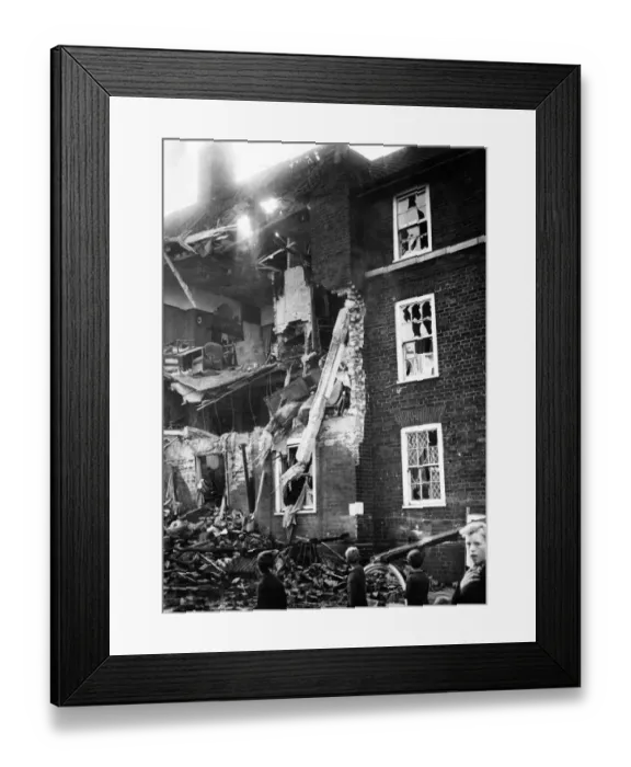 Framed Print : Bomb damage in Liverpool during the Second World War. Damaged tenements which were struck Framed Print : Bomb damage in Liverpool during the Second World War. Damaged tenements which were struck