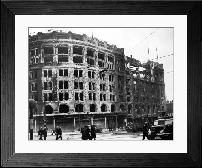 Framed Print : Second World War, May Blitz in Liverpool. The shell of Lewis Framed Print : Second World War, May Blitz in Liverpool. The shell of Lewis
