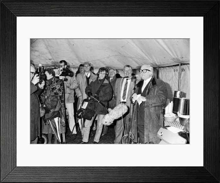 Framed Print : Sir Richard Attenborough making a visit to Bretton, Wakefield. 4th November 1989 Framed Print : Sir Richard Attenborough making a visit to Bretton, Wakefield. 4th November 1989