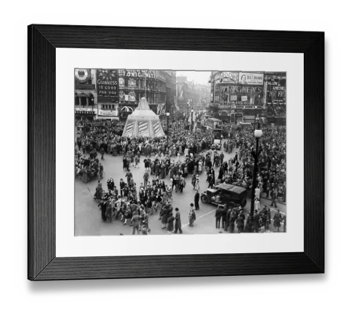 Framed Print : VE Day celebrations in London at the end of the Second World War