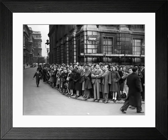 Framed Print : Eve of VE Day celebrations in London at the end of the Second World War Framed Print : Eve of VE Day celebrations in London at the end of the Second World War