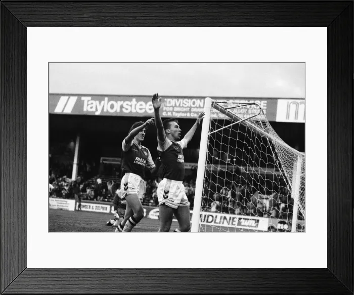Framed Print : David Platt blasts the ball past Neville Southall for Villas fourth goal Framed Print : David Platt blasts the ball past Neville Southall for Villas fourth goal