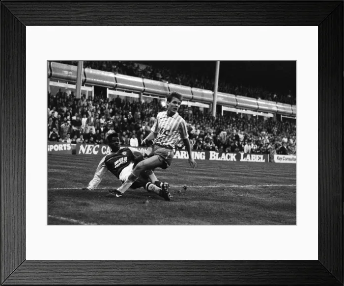 Framed Print : Divison One match Aston Villa 6 -2 Everton held at Villa Park. 5th November 1989 Framed Print : Divison One match Aston Villa 6 -2 Everton held at Villa Park. 5th November 1989