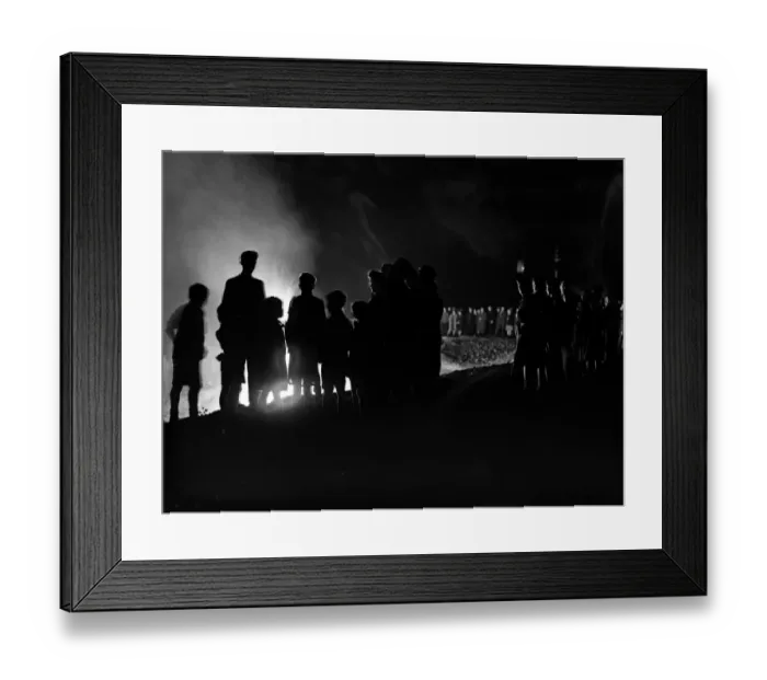 Framed Print : VE Day celebrations in London at the end of the Second World War Framed Print : VE Day celebrations in London at the end of the Second World War