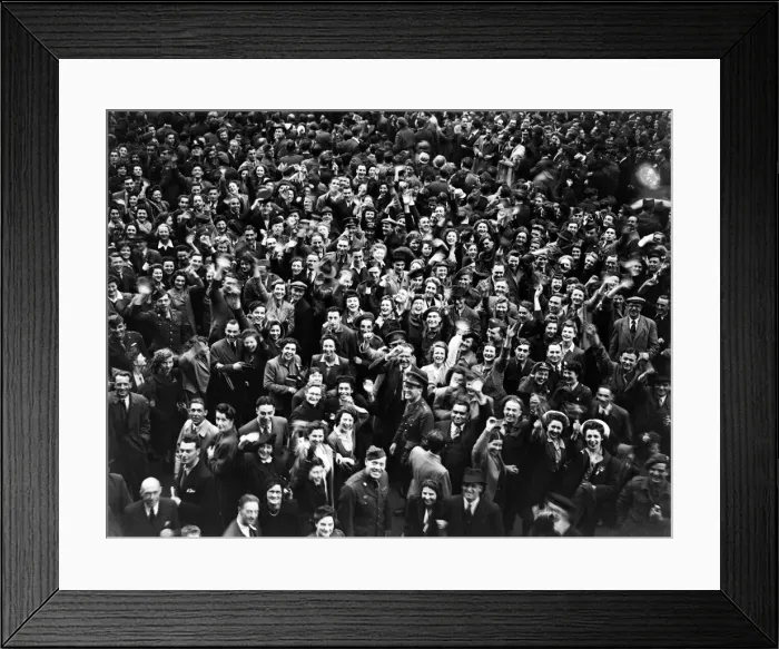 Framed Print : VE Day celebrations in London at the end of the Second World War Framed Print : VE Day celebrations in London at the end of the Second World War
