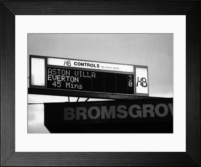 Framed Print : Divison One match Aston Villa 6 -2 Everton held at Villa Park. 5th November 1989 Framed Print : Divison One match Aston Villa 6 -2 Everton held at Villa Park. 5th November 1989