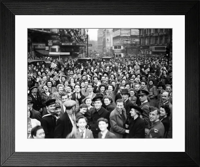 Framed Print : VE Day celebrations in London at the end of the Second World War Framed Print : VE Day celebrations in London at the end of the Second World War