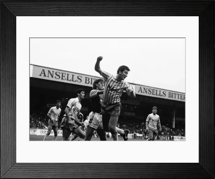 Framed Print : Divison One match Aston Villa 6 -2 Everton held at Villa Park. 5th November 1989 Framed Print : Divison One match Aston Villa 6 -2 Everton held at Villa Park. 5th November 1989