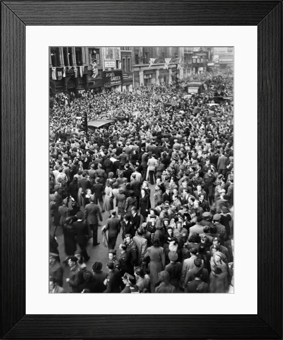 Framed Print : VE Day celebrations in London at the end of the Second World War Framed Print : VE Day celebrations in London at the end of the Second World War