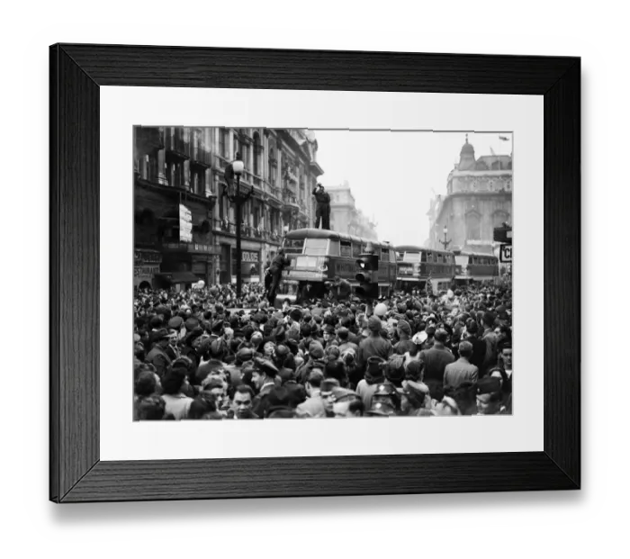Framed Print : VE Day celebrations in London at the end of the Second World War Framed Print : VE Day celebrations in London at the end of the Second World War