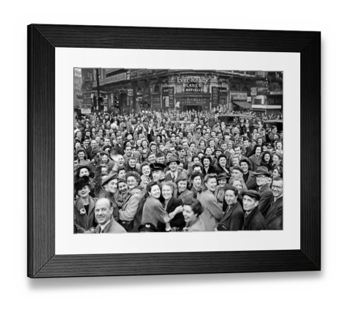Framed Print : VE Day celebrations in London at the end of the Second World War Framed Print : VE Day celebrations in London at the end of the Second World War