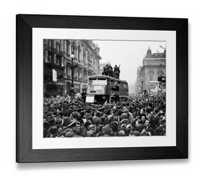 Framed Print : VE Day celebrations in London at the end of the Second World War