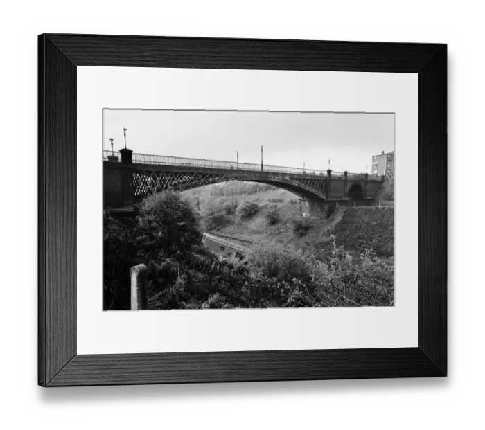 Framed Print : Galton Bridge, Smethwick, built in 1829, and once the biggest canal span in the world Framed Print : Galton Bridge, Smethwick, built in 1829, and once the biggest canal span in the world