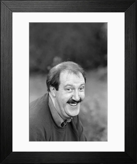 Framed Print : Actor Gorden Kaye in Huddersfield. 4th November 1985