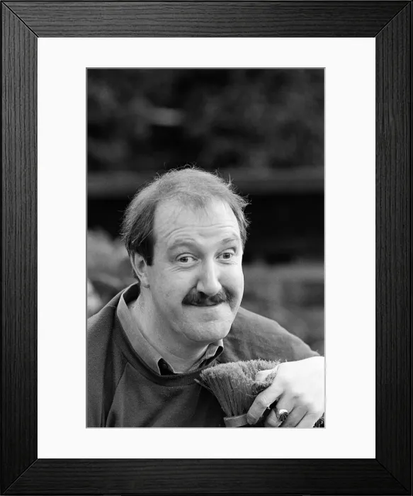Framed Print : Actor Gorden Kaye in Huddersfield. 4th November 1985