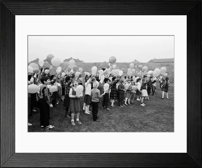 Framed Print : Up, up and away go nearly 200 balloons, both large and small Framed Print : Up, up and away go nearly 200 balloons, both large and small
