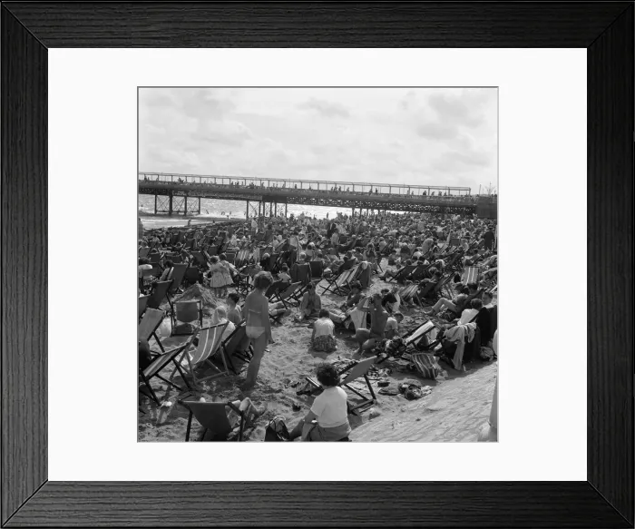 Framed Print : Holiday scenes in Bournemouth, Dorset. 5th August 1961