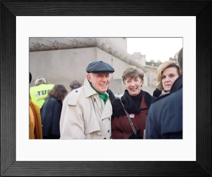 Framed Print : Actor Richard Wilson at an NHS demonstration in Trafalgar Square. 20th November 1993 Framed Print : Actor Richard Wilson at an NHS demonstration in Trafalgar Square. 20th November 1993