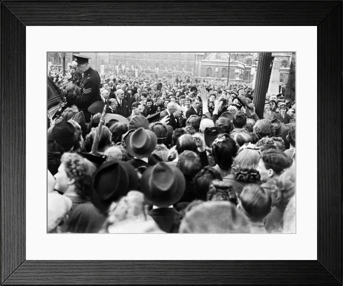 Framed Print : VE Day celebrations in London at the end of the Second World War Framed Print : VE Day celebrations in London at the end of the Second World War