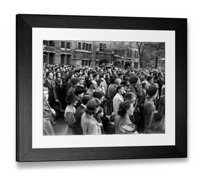 Framed Print : VE Day celebrations in London at the end of the Second World War