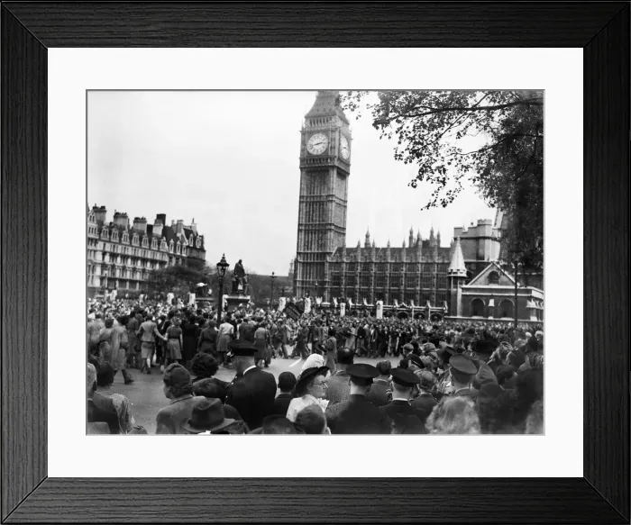 Framed Print : VE Day celebrations in London at the end of the Second World War Framed Print : VE Day celebrations in London at the end of the Second World War