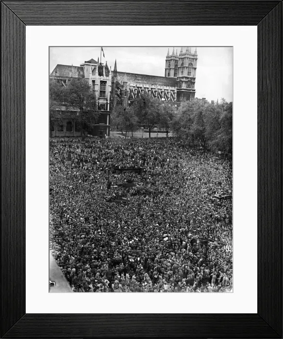 Framed Print : VE Day celebrations in London at the end of the Second World War Framed Print : VE Day celebrations in London at the end of the Second World War