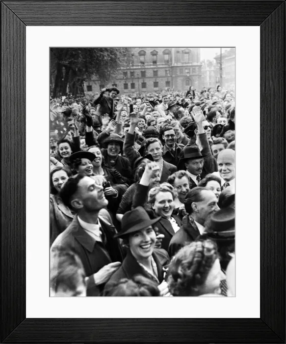 Framed Print : VE Day celebrations in London at the end of the Second World War Framed Print : VE Day celebrations in London at the end of the Second World War