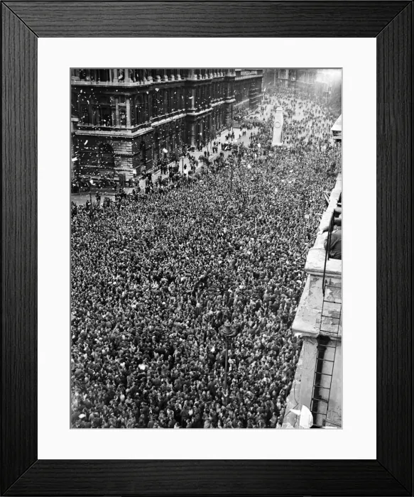 Framed Print : VE Day celebrations in London at the end of the Second World War Framed Print : VE Day celebrations in London at the end of the Second World War