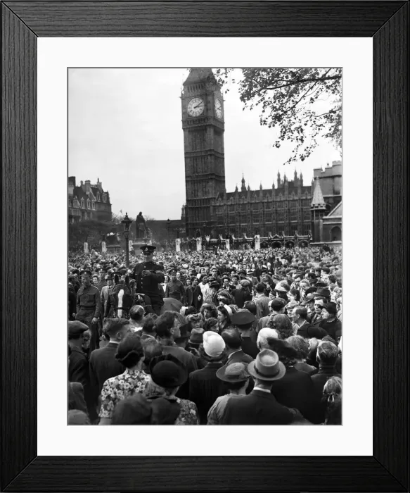 Framed Print : VE Day celebrations in London at the end of the Second World War Framed Print : VE Day celebrations in London at the end of the Second World War