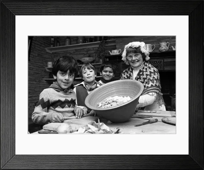 Framed Print : Birkby Infants School pupils Tony Chong (left), Craig Law