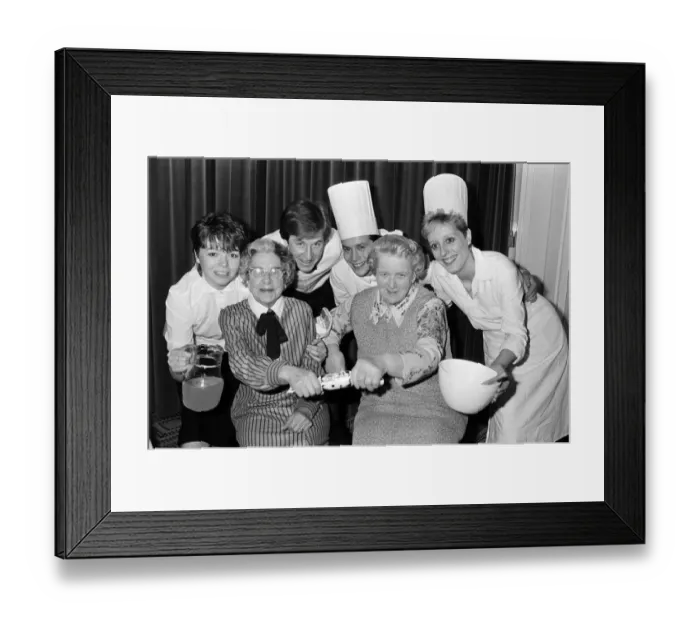 Framed Print : Promise of a cracking good time as Southgate tenant