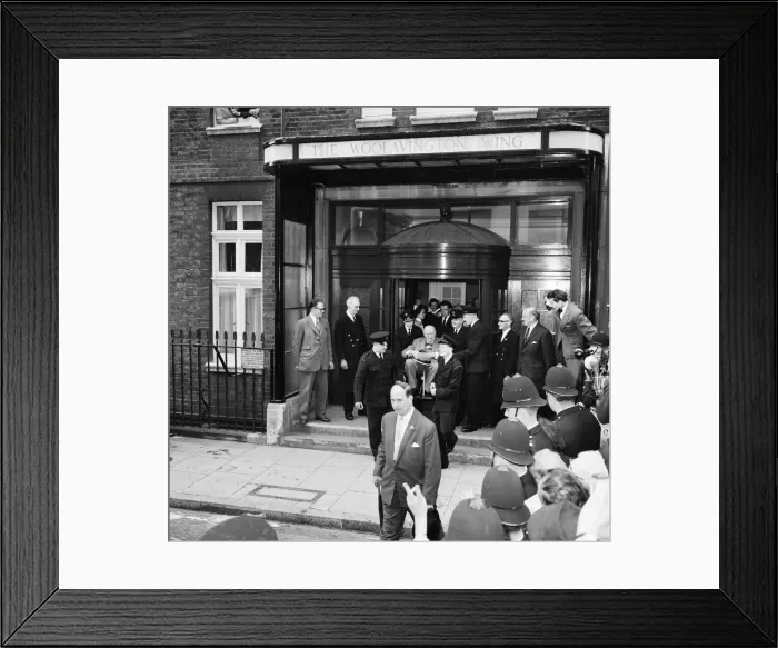 Framed Print : Winston Churchill pictured leaving Middlesex hospital. 23rd August 1962 Framed Print : Winston Churchill pictured leaving Middlesex hospital. 23rd August 1962