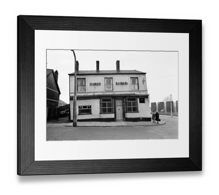 Framed Print : The Tilted Barrel, 33 High Street, Princes End, Tipton, The Black Country, West Midlands