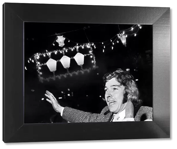 Comedian Tom O Connor in Liverpool at Christmas time. 24th November 1972