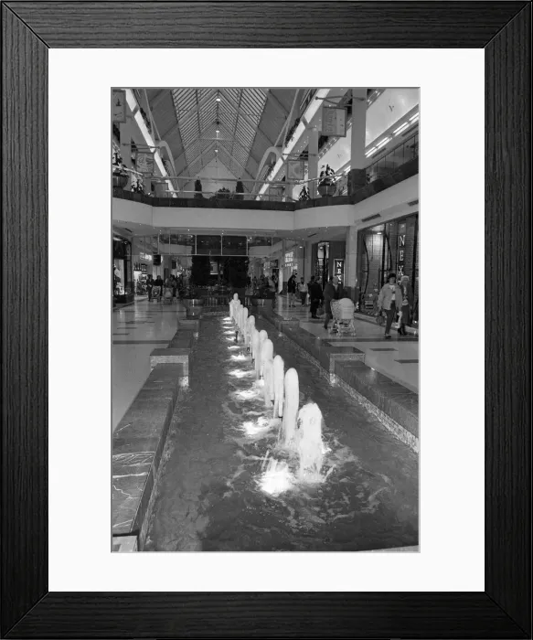 Framed Print : The newly opened Merry Hill Shopping Centre in Brierley Hill. 29th January 1990