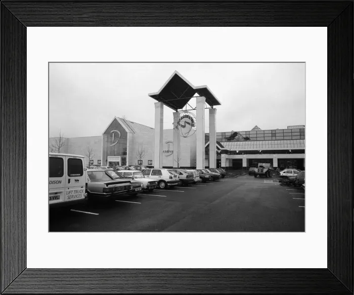 Framed Print : The newly opened Merry Hill Shopping Centre in Brierley Hill. 29th January 1990