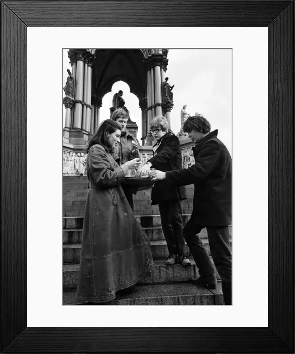 Framed Print : Young pop stars gathered at the Albert Memorial in London for a bread and water lunch to draw attention to Oxfam's Christmas appeal. Pictured (left to right), Sue Pulford, a production assistant with Oxfam, serving bread and water to Paul Jones Framed Print : Young pop stars gathered at the Albert Memorial in London for a bread and water lunch to draw attention to Oxfam's Christmas appeal. Pictured (left to right), Sue Pulford, a production assistant with Oxfam, serving bread and water to Paul Jones