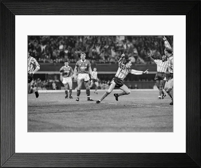Framed Print : Coventry City 5 v Nottingham Forest 4. Fourth Round of the Rumbelows Cup Framed Print : Coventry City 5 v Nottingham Forest 4. Fourth Round of the Rumbelows Cup