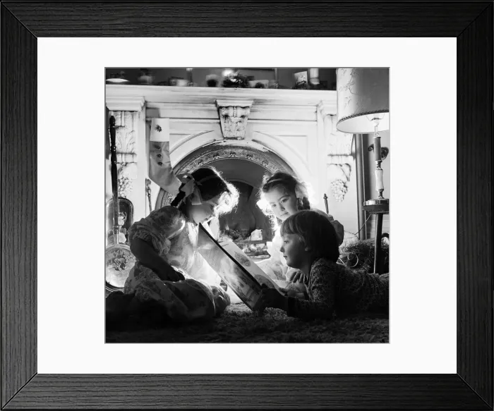 Framed Print : Christmas Eve, Children reading bedtime stories as they wait for Santa, Newcastle