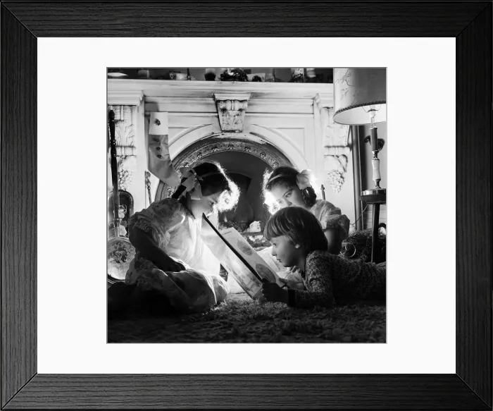 Framed Print : Christmas Eve, Children reading bedtime stories as they wait for Santa, Newcastle