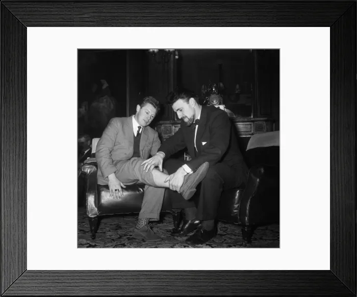 Framed Print : Roy Dwight reassures new Coventry City boss Jimmy Hill that the leg he broke in the 1959 Framed Print : Roy Dwight reassures new Coventry City boss Jimmy Hill that the leg he broke in the 1959