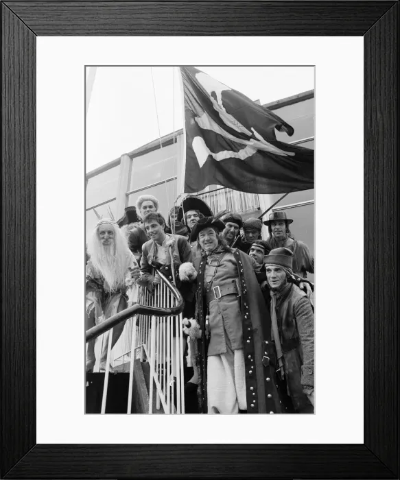 Framed Print : Treasure Island, Pantomime, Photo-call, Birmingham Repertory Theatre, Birmingham Framed Print : Treasure Island, Pantomime, Photo-call, Birmingham Repertory Theatre, Birmingham