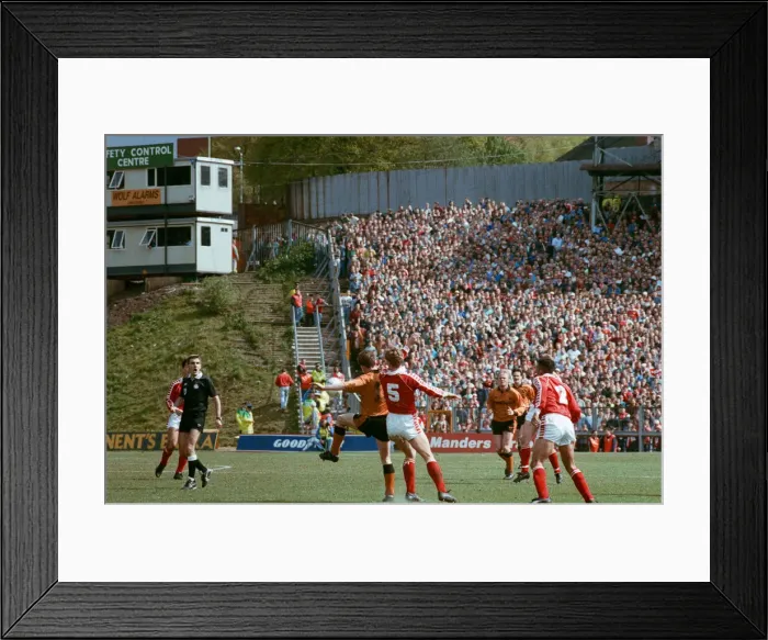 Framed Print : Wolverhampton Wanderers v Middlesbrough, final score 2-1 to Middlesbrough Framed Print : Wolverhampton Wanderers v Middlesbrough, final score 2-1 to Middlesbrough
