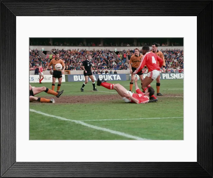 Framed Print : Wolverhampton Wanderers v Middlesbrough, final score 2-1 to Middlesbrough Framed Print : Wolverhampton Wanderers v Middlesbrough, final score 2-1 to Middlesbrough
