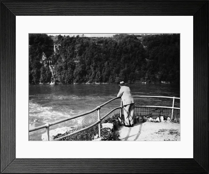 Framed Print : British Prime Minister Winston Churchill admires the view of the Niagara Falls Framed Print : British Prime Minister Winston Churchill admires the view of the Niagara Falls