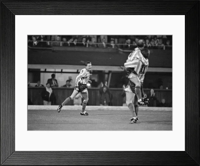 Framed Print : Coventry City 5 v Nottingham Forest 4. Fourth round of the Rumbelows Cup Framed Print : Coventry City 5 v Nottingham Forest 4. Fourth round of the Rumbelows Cup