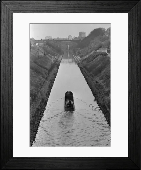 Framed Print : View of Galton Bridge in Smethwick, West Midlands. 4th March 1971 Framed Print : View of Galton Bridge in Smethwick, West Midlands. 4th March 1971