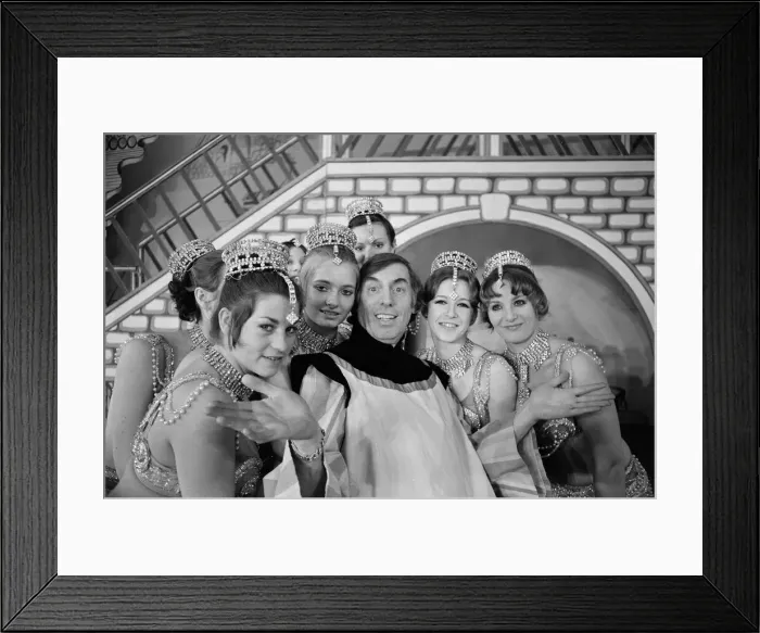 Framed Print : Aladdin, Pantomime, Photo-call, Birmingham Hippodrome, 20th December 1974. Larry Grayson Framed Print : Aladdin, Pantomime, Photo-call, Birmingham Hippodrome, 20th December 1974. Larry Grayson